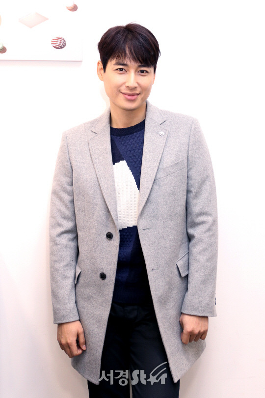 이지훈 나이 탤런트 가수 인형 왜하늘은 김선경 우다사 키 학력 고향 몸무게 혈액형 데뷔 가족관계 소속사 종교 인스타 근황 결혼 부인 아내 여자친구 원정도박