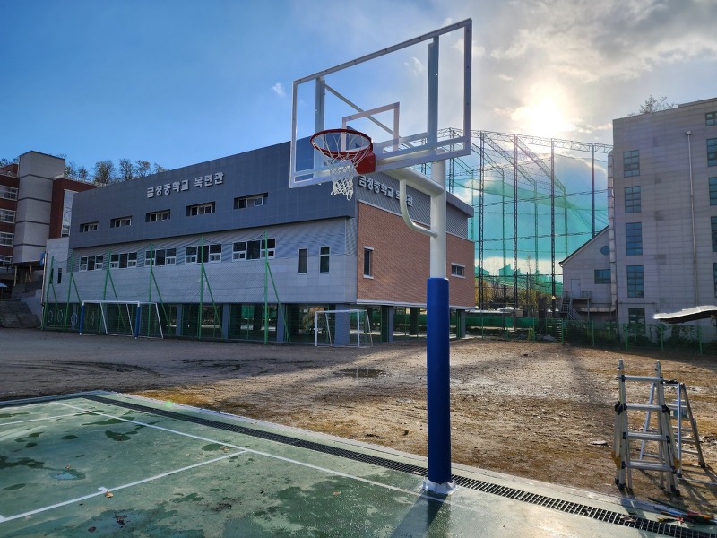 [날개스포츠] 군포금정중학교 농구대 도색, 농구대 백보드 교체 작업