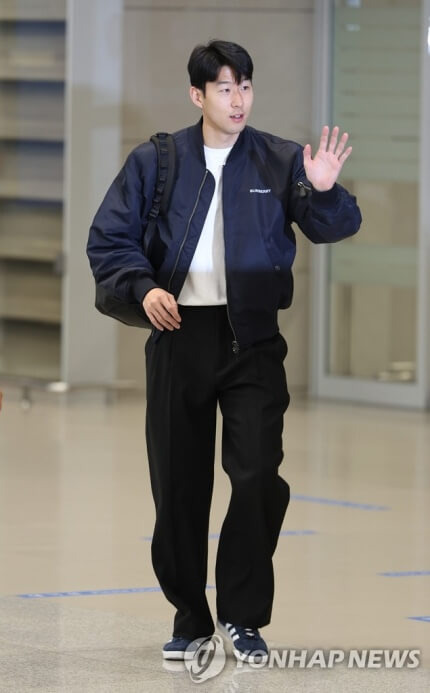 손흥민 클린스만호 1기 합류 입고 들어온 입국패션 버버리 자켓 가격