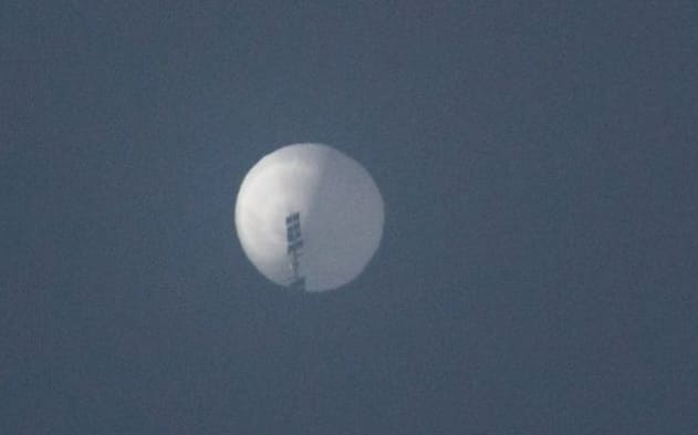 미국 상공에 뜬 중국 스파이 풍선...왜 VIDEO: US tracking large Chinese spy balloon flying across the country..