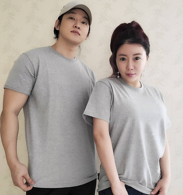 배우 이의정이 9살 연하의 사업가와 목하 열애 중이다. 20년 전 우연히 마주친 인연과 세월이 흘러 다시 재회해 연인으로 발전한 마치 영화 같은 이야기다.