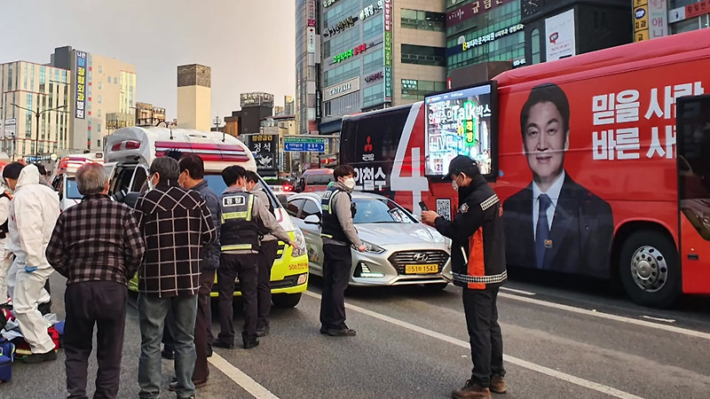 (속보) 안철수 유세 버스 당원 2명 사망