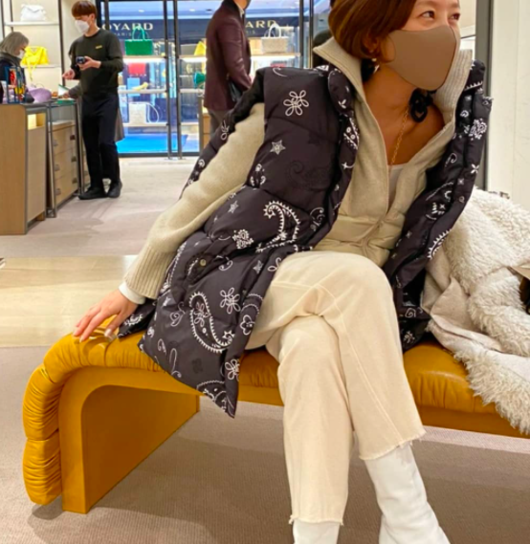 '충격 근황' 이승연, 벌써 살 다 빠졌나? 쇄골뼈 드러내며 날씬한 모습