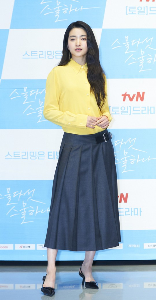 '허리만 1미터' 패션!..김태리, 감 잃었나? [사진]