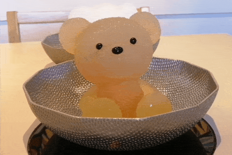 홋카이도의 곰 테마 전골 레스토랑 VIDEO:This Japanese Hot Pot Restaurant Features an Adorable Bear Taking a Dip in the Hot Springs