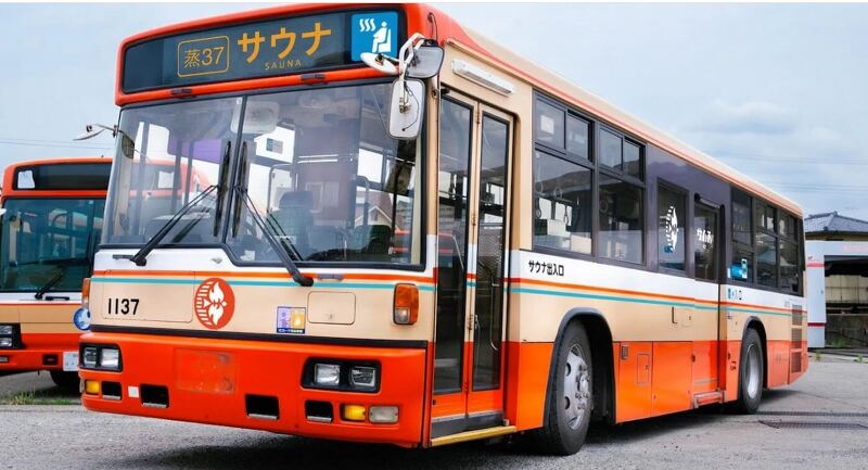 재활용의 달인 나라...움직이는 사우나 버스 Disused japanese bus gets a second life as mobile sauna