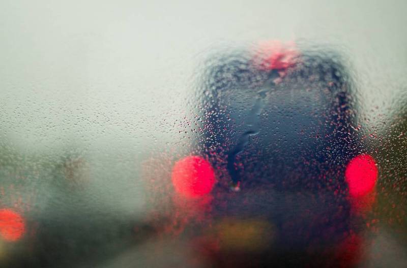 자동차 앞유리 습기와 김서림: 원인 파악과 효과적인 해결책