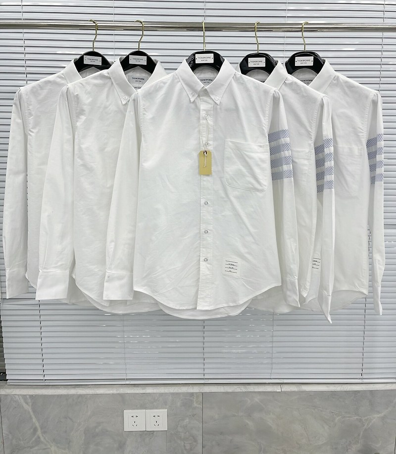 [THOM BROWNE] 톰브라운 화이트 옥스포드 코튼 심 4-바 스트레이트 핏 롱 슬리브 셔츠 MWL374A06177100