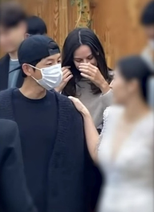 케이티 루이스 사운더스, 인스타 가족 10살 딸? 과거 만삭 사진 송중기, 빈센조 보코니 대학 출신 영국 BBC 드라마 오디션 준비일까?