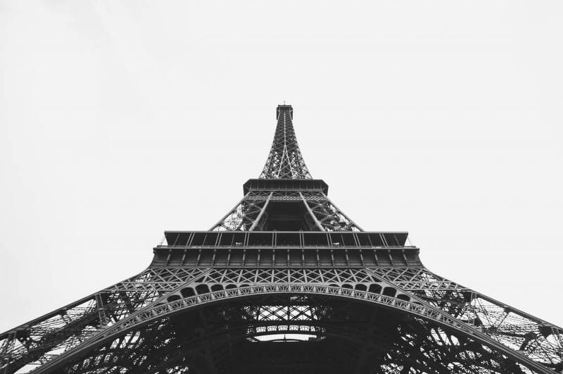 Gustave Eiffel Had His Own Private Apartment at the Top of the Eiffel Tower 구스타브 에펠은 에펠타워 꼭대기에 자신의 아파트를 가지고 있었다