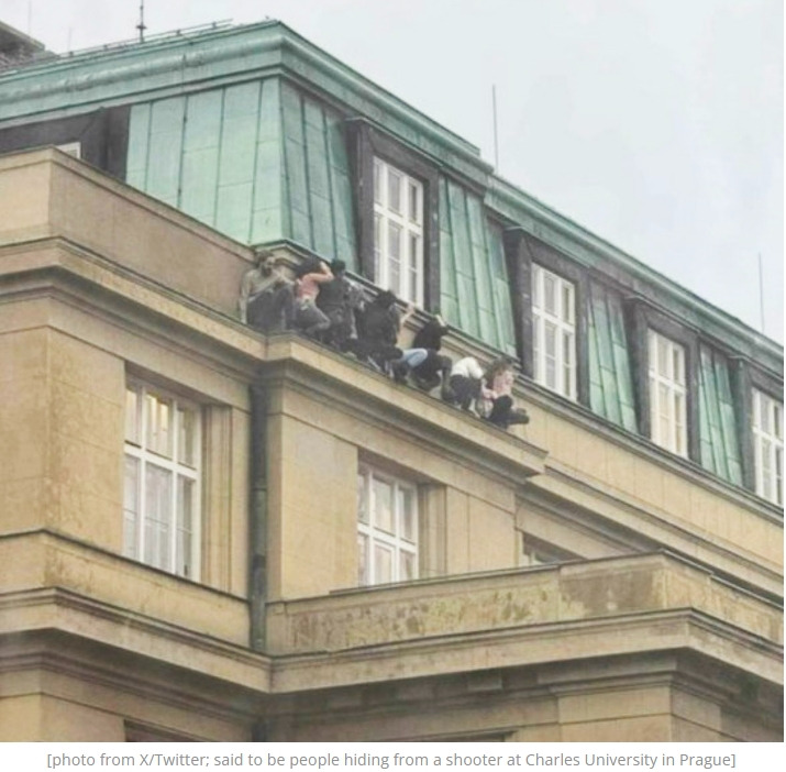 프라하 카렐대에서 총기난사로 최소 14명 사망 20여명 부상...사망자  VIDEO: Gunman opens fire in a Prague university, killing 14 people in Czech Republic’s worst mass shooting늘어날 듯