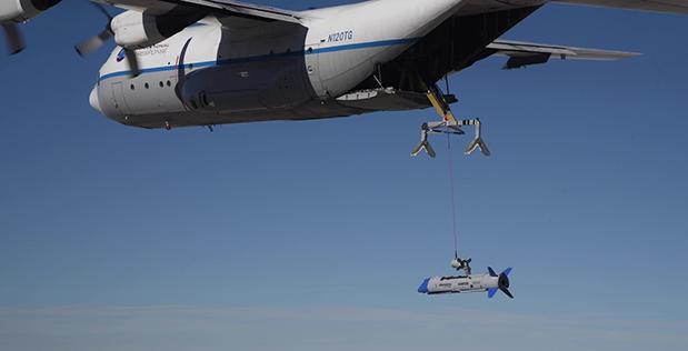DARPA, C-130 항공기로 비행 중 무인항공기(#UAV) 회수 성공  VIDEO: DARPA Gremlins Program Demonstrates Airborne Recovery