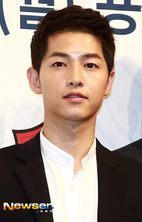 송중기, 선별진료소 의료진 지원 1억원 기부