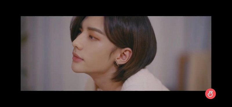 방금 뜬 스트레이키즈 MV 속 현진