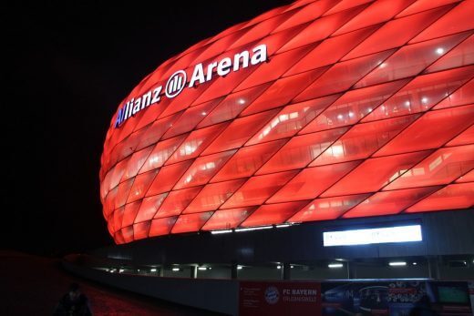 알리안츠 아레나: 뮌헨 축구 경기장 VIDEO: Allianz Arena : Munich Football Stadium