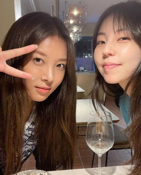 안소희, 앞머리 자르고 더 어려졌네! 유빈과 회동 