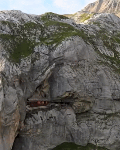 스위스에서 가장 외딴 오두막 VIDEO: Finding the Most Secluded Cabin in Switzerland