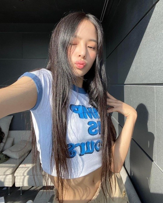 '하이브 걸그룹' 뉴진스, 르세라핌 이어 또 선정성 논란! [사진]
