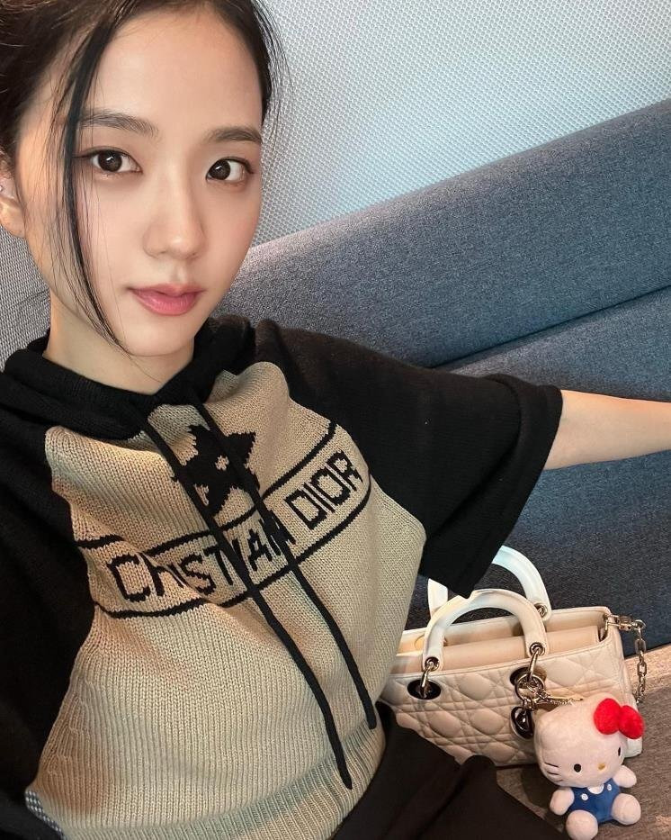 뉴진스 혜인과 다니엘, 책가방에 달고 다니던 큼직한 인형 키링...스타들이 선택한 인형 백참은?