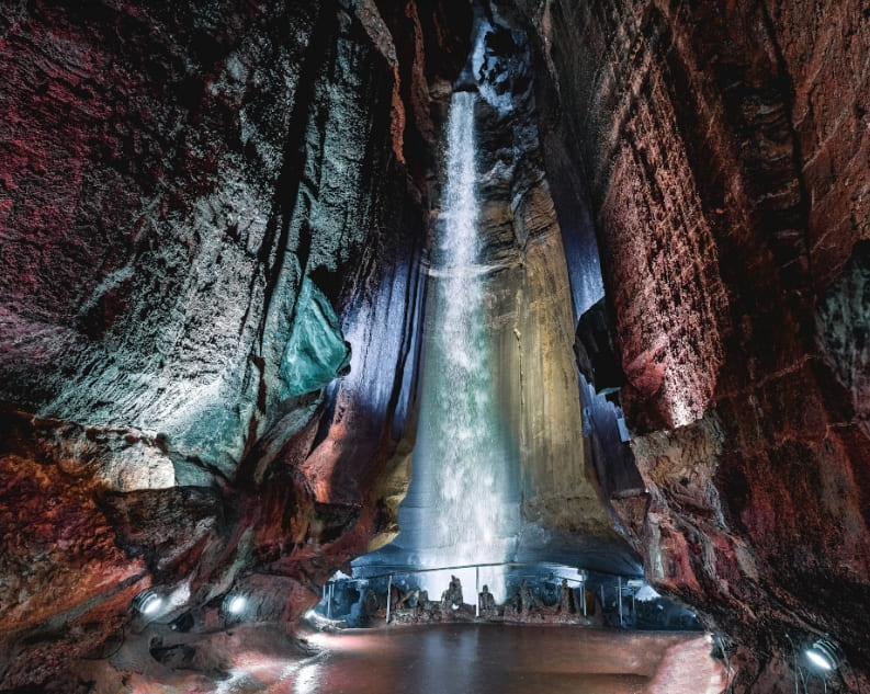 테네시의 장엄한 루비 폭포를 가다 VIDEO:Travel Down to the Tallest Underground Cave Waterfall in a High-Speed Glass Elevator