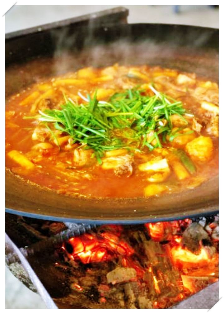 생생정보 인생 역전의 맛 강원도 원주 행구동 솥뚜껑 닭볶음탕 닭도리탕 삼겹살 감자전 맛집 식당 가격 위치 찾아가는 정보