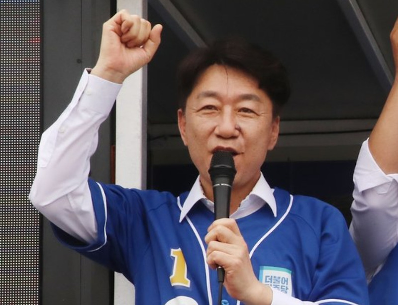 직원에 확 죽여버릴라 폭언 우범기 전주시장 당선인 터질 게 터졌다 고개 숙였지만 초선 의원 당선자 워크숍 부적절한 발언 전주시의원과 공직자들 재발 방지를 약속드린다