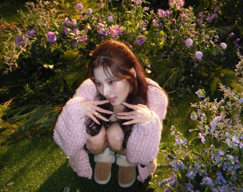 트와이스 사나 봄을 몰고 오는 핑크빛 상큼한 매력