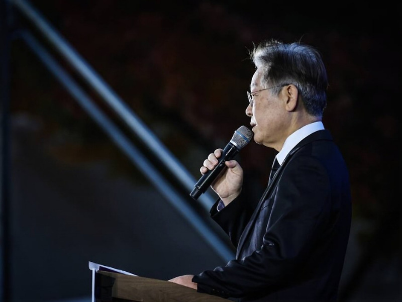 이재명 더불어민주당 대표 부산 방문 중 피습 목 부위 흉기에 찔려 병원 이송