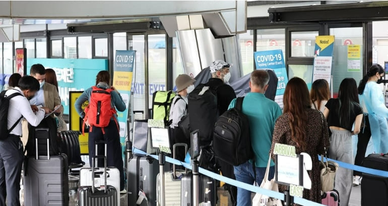 [속보] 정부, 드디어 입국 전 코로나19 검사 폐지한다 ㅣ 코로나19 확산 관련 각국의 해외입국자에 대한 조치 현황(131개국)