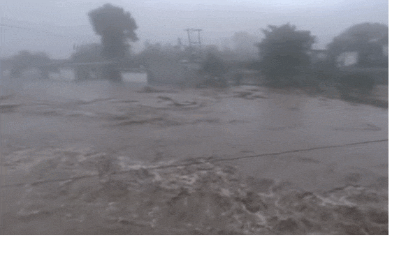 베이징, 태풍 독수리 집중호우로 '아비규환' VIDEO: Beijing floods: Deadly rains batter China capital as new storm looms