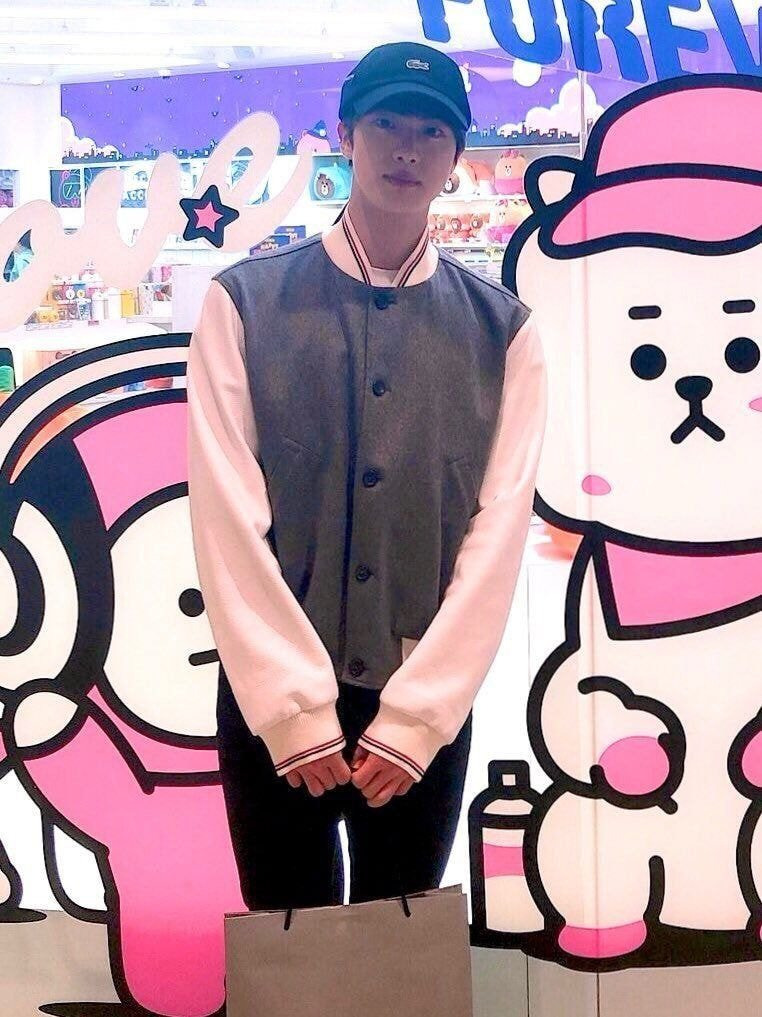 톰브라운 꾸준히 입고다니는 방탄 진.ㅈㅂ