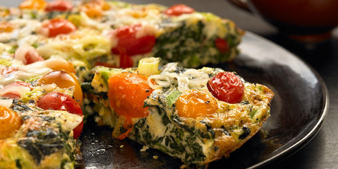 아침에는 이탈리아식 오믈렛 ‘프리타타’: 레시피 VIDEO: Tomato spinach frittata recipe