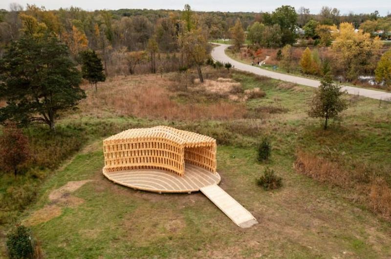 미시간 대, 로봇 사용 작은 나무로만 만들어진 저탄소 파빌리온 건설 VIDEO: University of Michigan explores low-carbon construction with robot-built pavilion