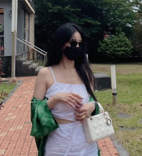 한예슬, 민소매 올화이트 패션!~돋보이는 완벽 비율!