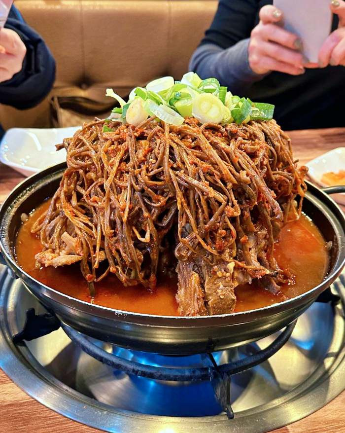 생방송투데이 감자탕을 덮은 산더미 고구마순 고구마순 감자탕 광주 맛집 추천 먹킷리스트