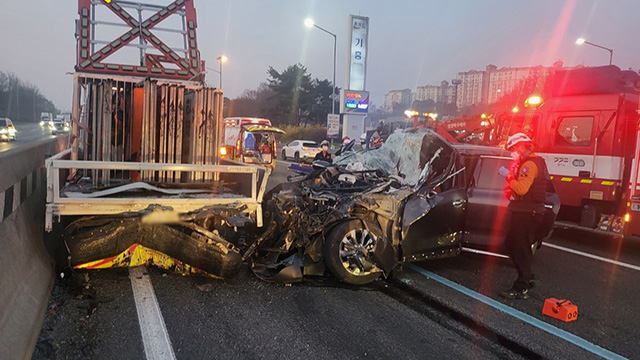 [사건사고] 경부고속도로 기흥휴게소 부근서 차량 추돌…3명 사망
