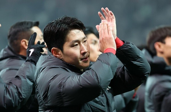'축구 스타' 이강인, '에이프릴' 이나은과 핑크빛 열애설...