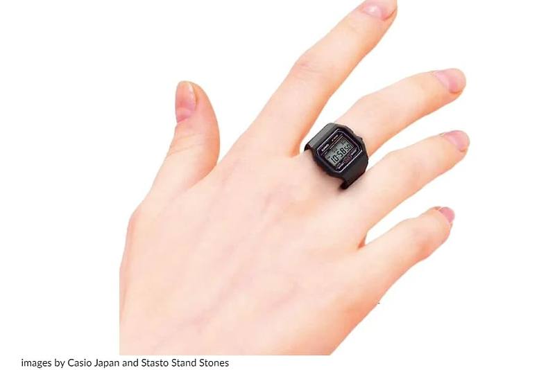 완전한 기능의 미니어처 카시오 시계 반지 VIDEO: Fully functional miniature casio watch rings are small enough to fit around fingers