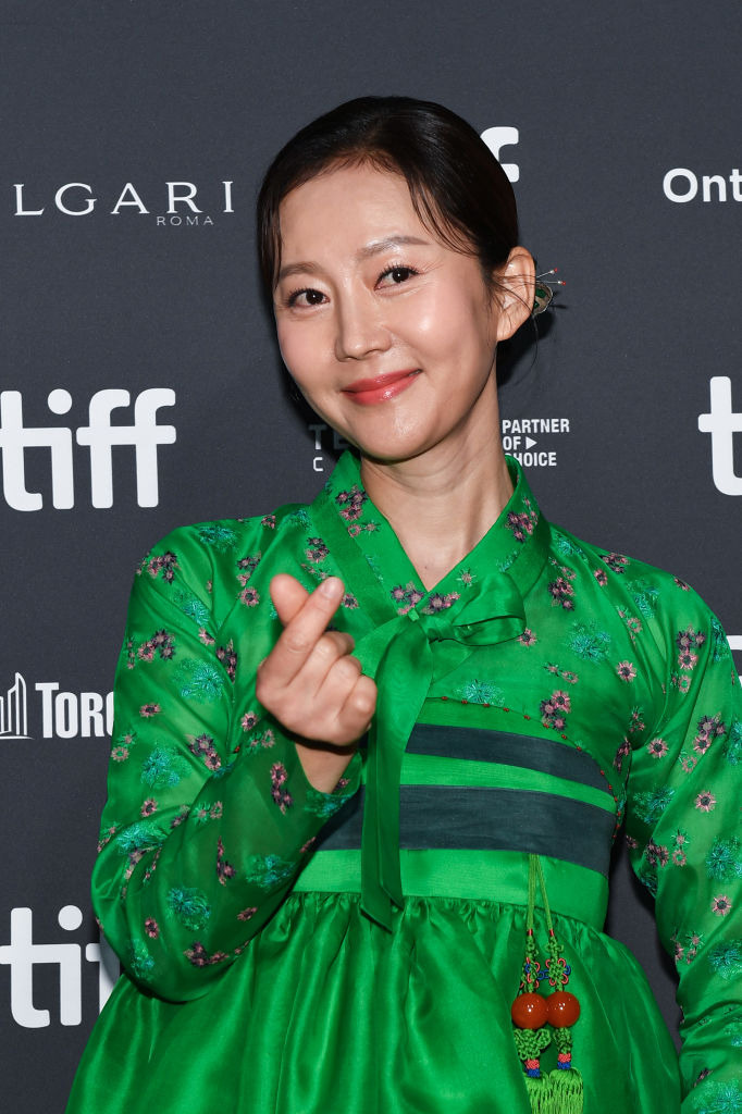 염정아, 토론토서 초록빛 한복으로 한국 美 전파...한국의 아름다움 널리 알려