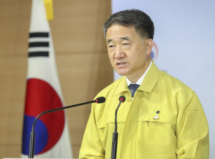 수도권 2.5단계 거리두기 1주일 연장…제과점도 포장·배달만