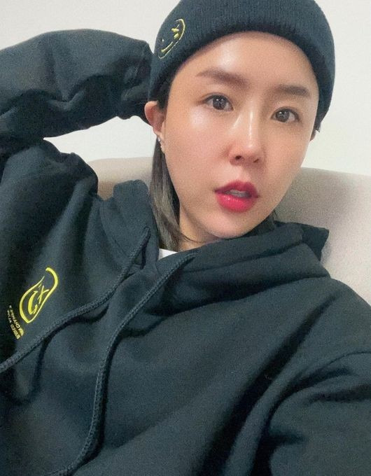 신지, 살 어디까지 빠지는 거야..베일듯한 턱선 깜짝 