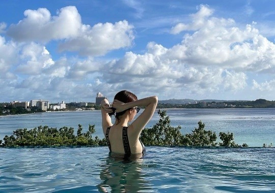 '오상진'김소영, 점잖은 수영복 샀는데 노출 수위에 깜짝! 몸매로 커버 [사진]