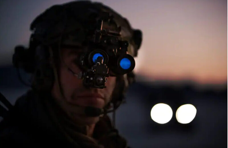 미 육군의 첨단 증강현실 야간 투시경 ENVG-B VIDEO: The Army’s latest night-vision tech looks like something out of a video game