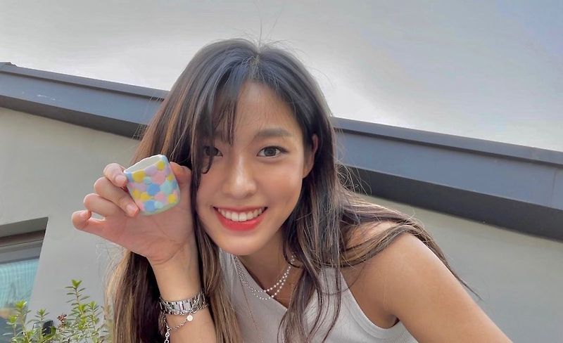 설현, 앞머리 내리고 더 예뻐졌네!.. 