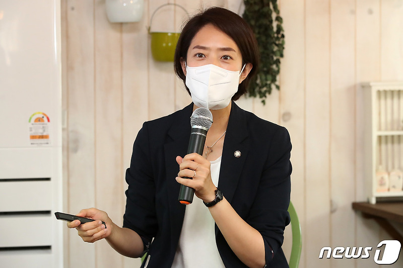 고민정 