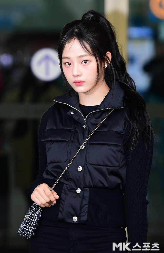 뉴진스 민지, 올블랙 시크 맏언니의 카리스마...일상이 화보