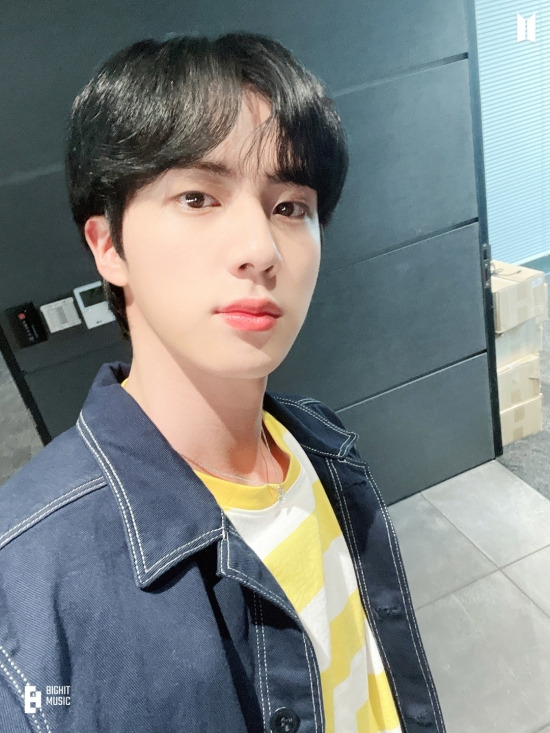 BTS 진, 상큼하고도 청량한 미의 남신 [사진]