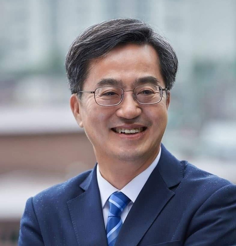 [전문] 김동연 경기도지사 당선인 비서실장 내부 공모로 공관 쓰지 않겠다 지방선거 캠프 출신 보은인사 논공행상 자제 의지 풀이 수원 광교신도시의 오피스텔로 주소지를 옮겨 임시 거처