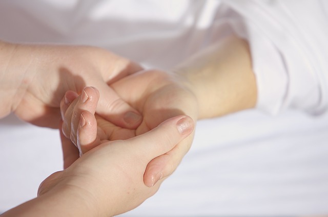 손목 통증 : 손목 통증의 원인과 예방 방법