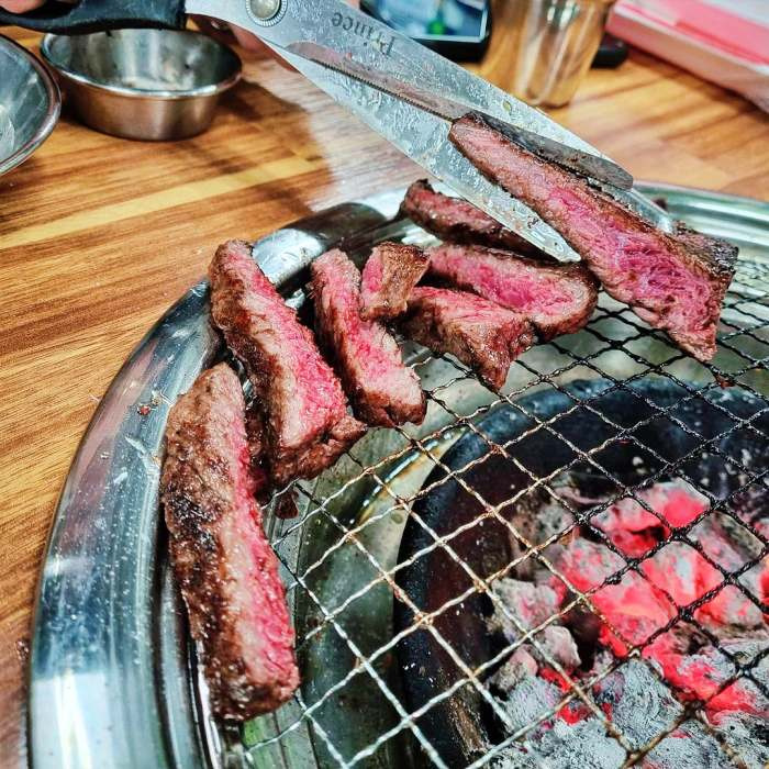 생방송오늘저녁 마장동 축산물시장 한우 숯불 구이 원하는 부위 골라먹는 특수부위 정육 식당 맛집 시장이반찬 추천